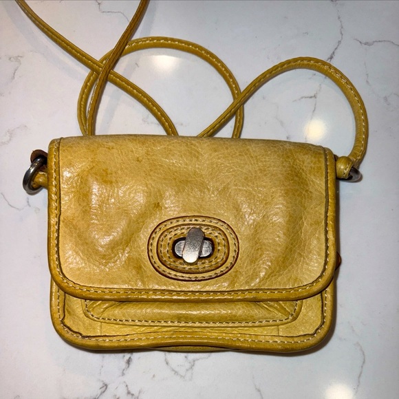 FOSSIL Mini Crossbody Bag Tan Yellow Distressed Genuine Leather Old Money Look - Picture 1 of 16